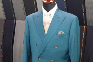 きれいなエメラルドグリーンのオーダースーツの画像