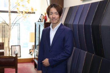 キレイなランバンブルーのオーダースーツの画像