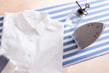 スチームアイロンで仕上げる白シャツ
