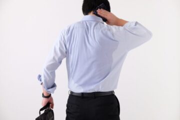 sweaty_back_man_in_shirt.jpg