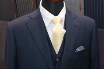 光沢感のあるゼニア・トラベラーで3ピーススーツの画像